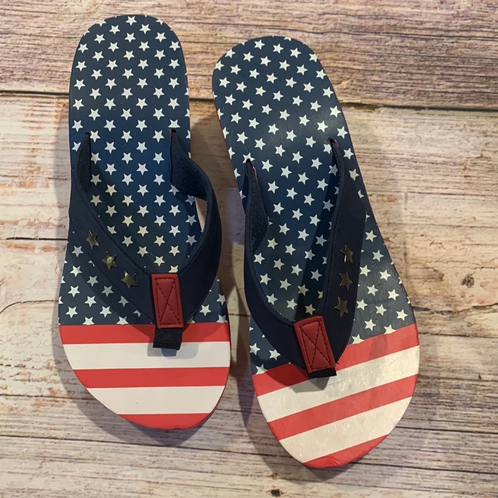 Stars & Stripes Wedge Flip Flops • Sz L (9-10)